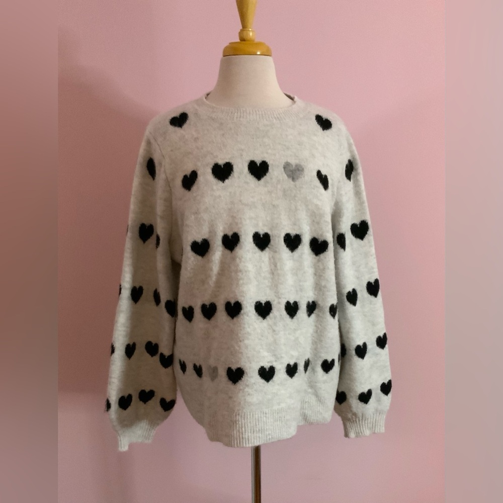 Reitmans Black Heart Patterned Gray Sweater